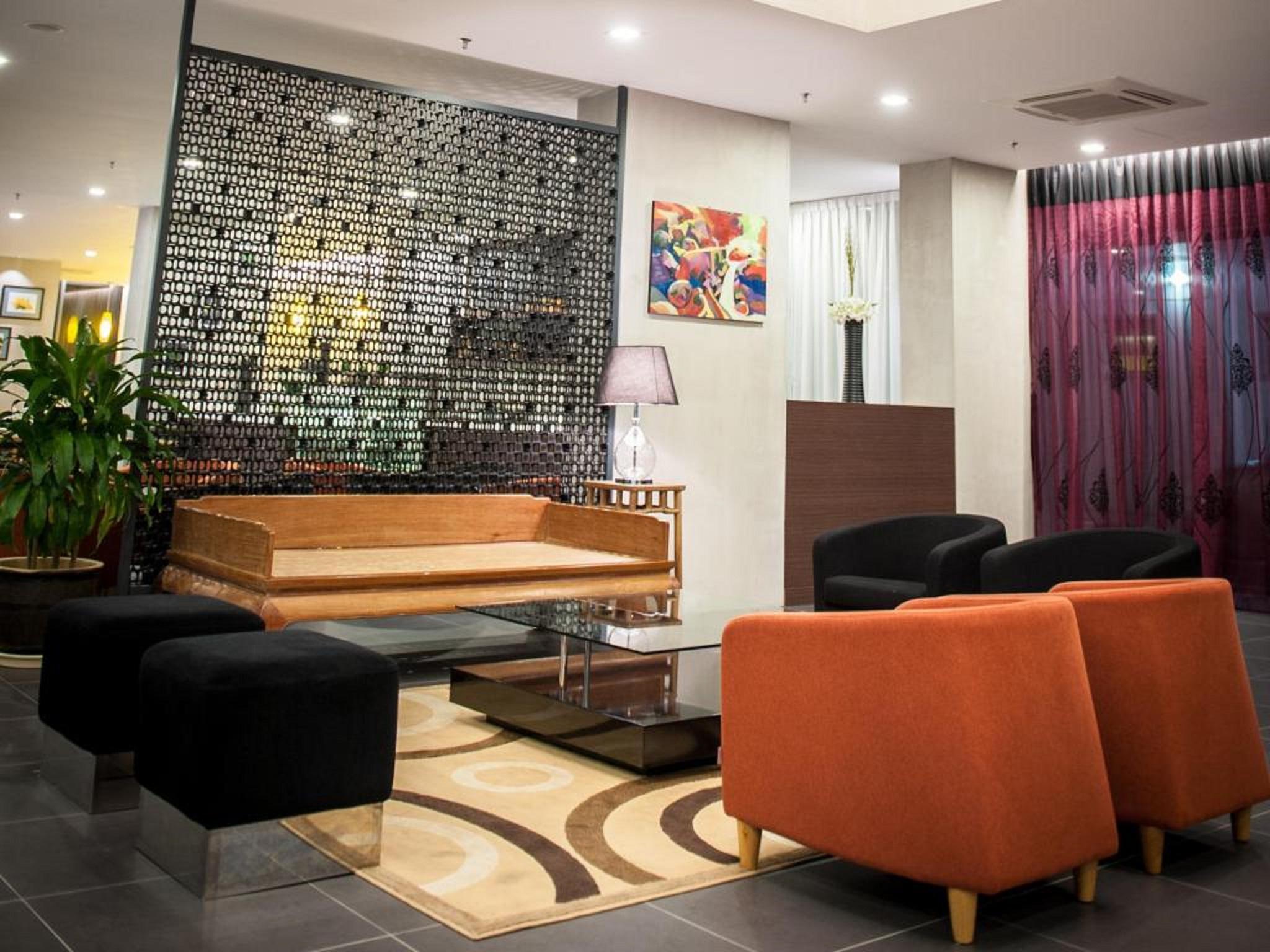 Sky Hotel Kota Kinabalu Exterior foto