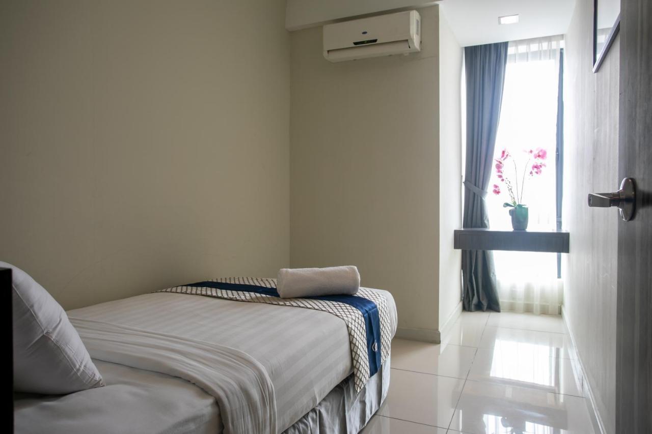 Sky Hotel Kota Kinabalu Exterior foto