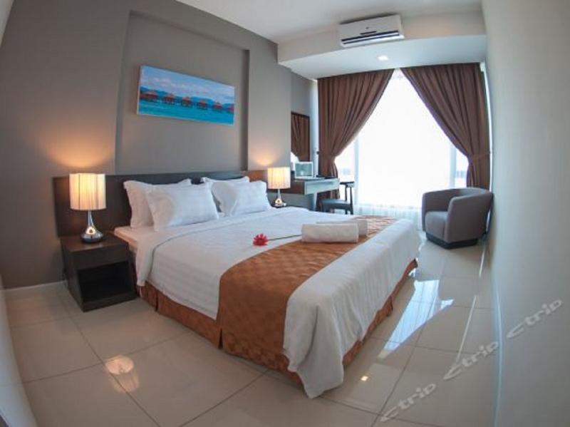 Sky Hotel Kota Kinabalu Exterior foto
